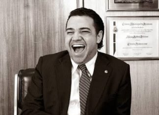 Deputado é expulso por gastar R$ 157 mil da Câmara para corrigir dentes