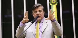 Seis meses de boca fechada. Deputado é punido por abuso