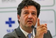 Casos de coronavírus no Brasil, até agora, são apenas a ponta do iceberg, diz ministro