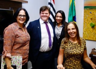 Deputado discute auxílio inclusão com Ministra da Mulher