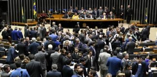 Mantido veto dos R$ 30 bilhões do orçamento impositivo; veja como capixabas votaram