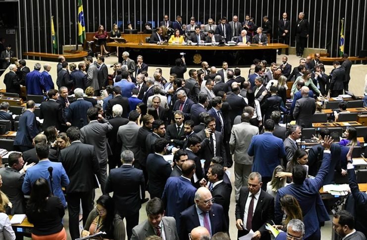 Mantido veto dos R$ 30 bilhões do orçamento impositivo; veja como capixabas votaram