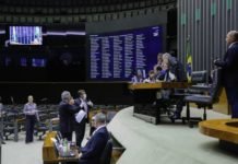 Novo Código Eleitoral facilita mudança de partido para deputados e vereadores