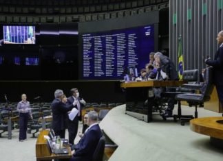 Lei dispensa atestado médico para trabalhador infectado