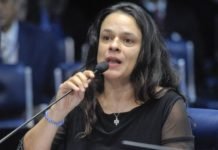 Saída de Moro abre porta da corrupção no governo Bolsonaro, prevê deputada