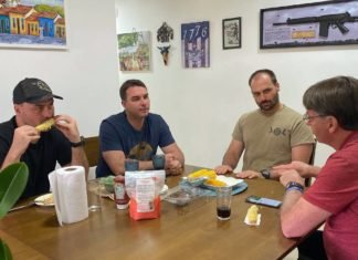 Bolsonaro perdeu Moro para proteger filho investigado pela PF