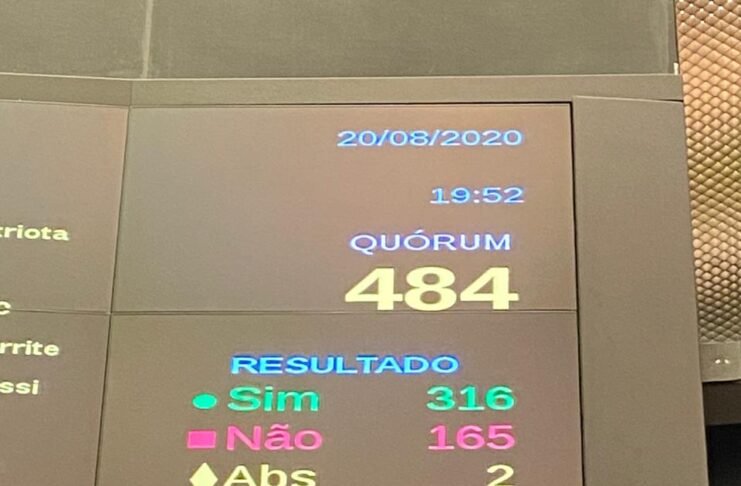 Câmara mantém veto de Bolsonaro a aumento de servidores e derrota Senado