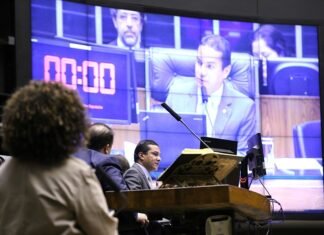 Sessões presenciais no Congresso só após eleição municipal. Ano perdido