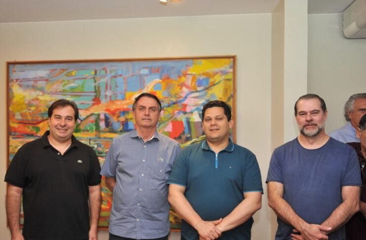 Pesquisa mostra Maia mais simpático que presidente do Senado. Bolsonaro lidera
