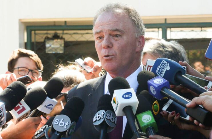 Pesquisa Rede Gazeta: Casagrande tem mais votos que todos adversários juntos