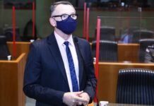 Assembleia do ES premia deputado faltoso com pagamento regular de salário