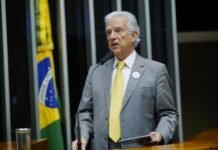 Deputado quer prisão de 2 a 6 anos para servidor que receber acima do teto