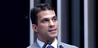 Modelo diz à polícia que foi estuprada por senador, que nega