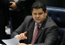 MDB recebe mais duas filiações e vai a 15 senadores dia 12