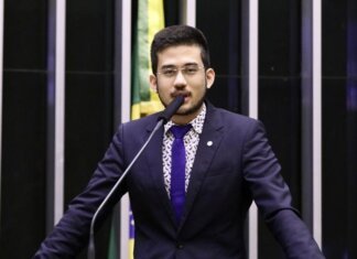 Deputado japa detona Bolsonaro: ”covarde, traidor”