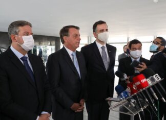 Após 2 anos, governo Bolsonaro recomeça, agora sob a direção do Centrão