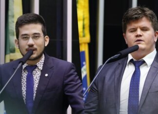 Deputados pedem inclusão de robótica, direito e finanças na educação brasileira