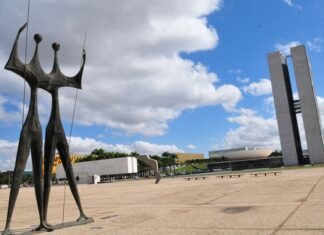 Bora gastar: Em home office há um ano, Senado vai trocar camas e colchões de senadores