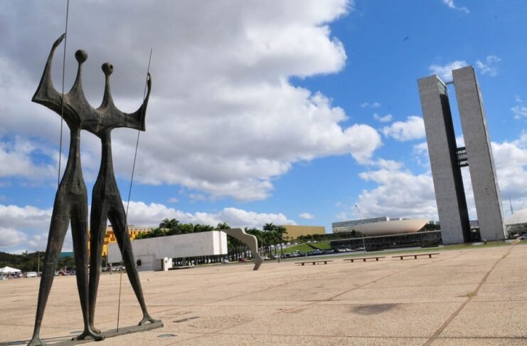 Bora gastar: Em home office há um ano, Senado vai trocar camas e colchões de senadores