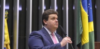 Câmara aprova projeto que altera regras de votação e reprime oposição