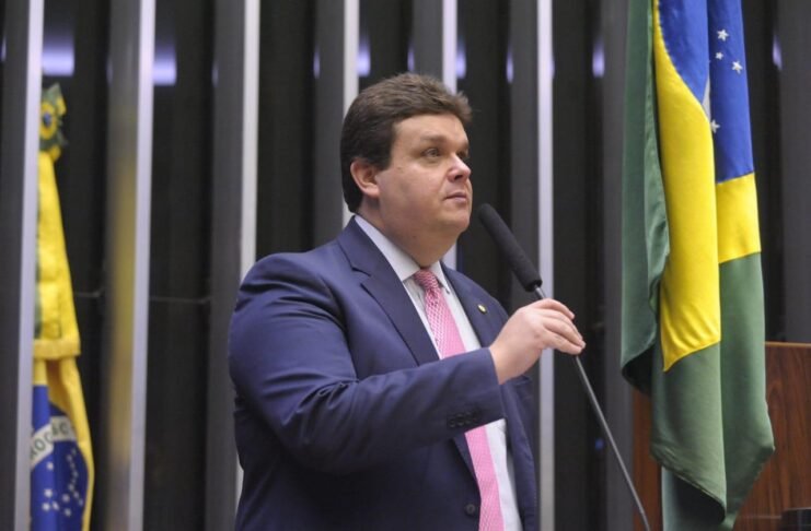 Câmara aprova projeto que altera regras de votação e reprime oposição