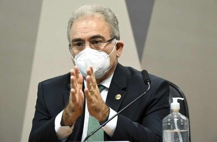 Ministro ‘vaselina’: Queiroga evita responsabilizar governo pelo descontrole da pandemia