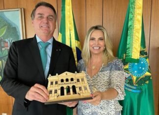 Mulher de líder do governo Bolsonaro ganha cargo de R$ 25 mil na Itaipu