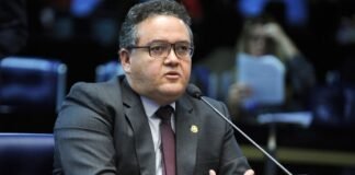 Senador bolsonarista leva rasteira do governo e reage com pedido de CPI