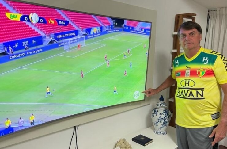 Bolsonaro denunciado por desviar R$ 52 milhões do combate a Covid para propaganda