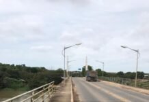 Prefeito abandona ponte de adversária política em Itapemirim