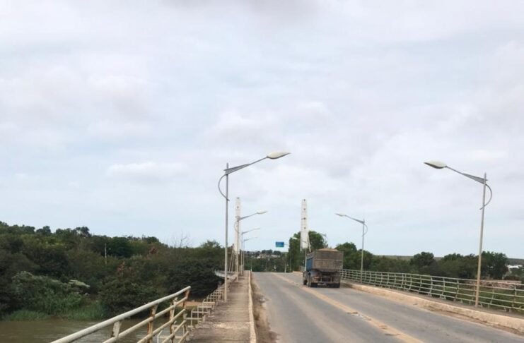 Prefeito abandona ponte de adversária política em Itapemirim