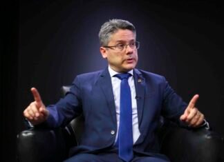 Fundo eleitoral vai tirar quase R$ 5 bilhões de obras, mostra estudo do Senado