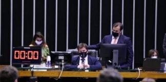 Pandemia: Câmara aprova lei que permite quebrar patente e produzir vacinas e remédios