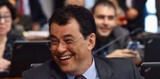 Bolsonaro convida mais um senador para o ministério