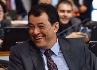 Bolsonaro convida mais um senador para o ministério