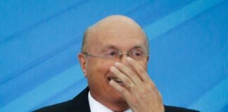 TSE cassa por unanimidade mandato de deputado federal do PR