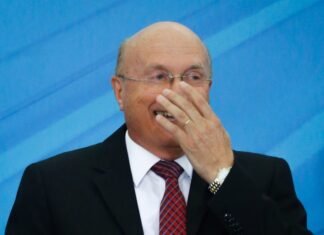 TSE cassa por unanimidade mandato de deputado federal do PR