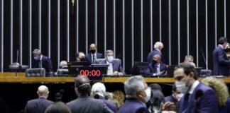 Voto impresso: Deputados que votaram contra partido podem ser punidos