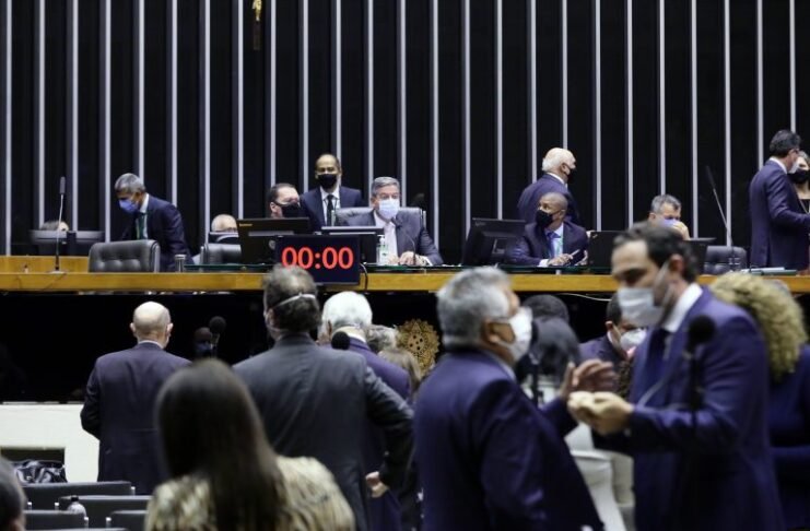 Voto impresso: Deputados que votaram contra partido podem ser punidos