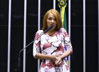 Demorou mas Câmara Federal cassou falsa ‘mulher de Deus’