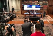 TSE investiga Bolsonaro por uso de tv pública para lives eleitorais