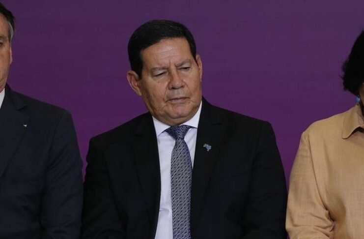 Nem eles acreditam na reeleição de Bolsonaro: Mourão e Damares querem vaga no Senado