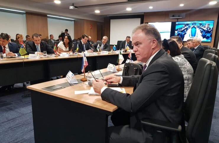 Alta do preço da gasolina é ‘problema nacional’, afirmam governadores