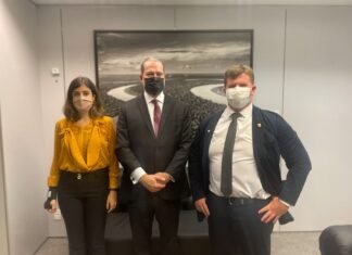 Brasil tem 5,4 milhões de estudantes sem acesso à internet. Deputado vai ao STF