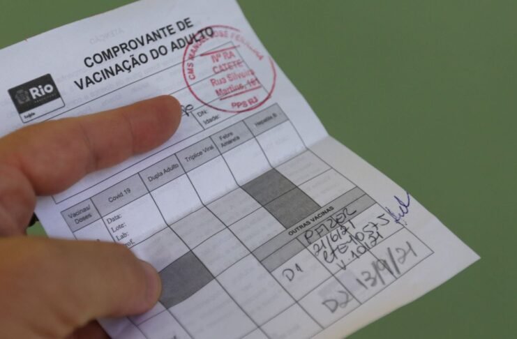 Senado aprova lei que torna obrigatório certificado de vacinação