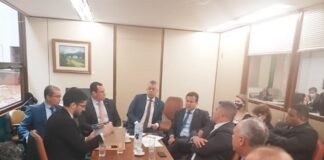 Bancada se reúne com prefeitos que pedem recursos para educação