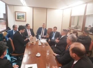 Bancada se reúne com prefeitos que pedem recursos para educação