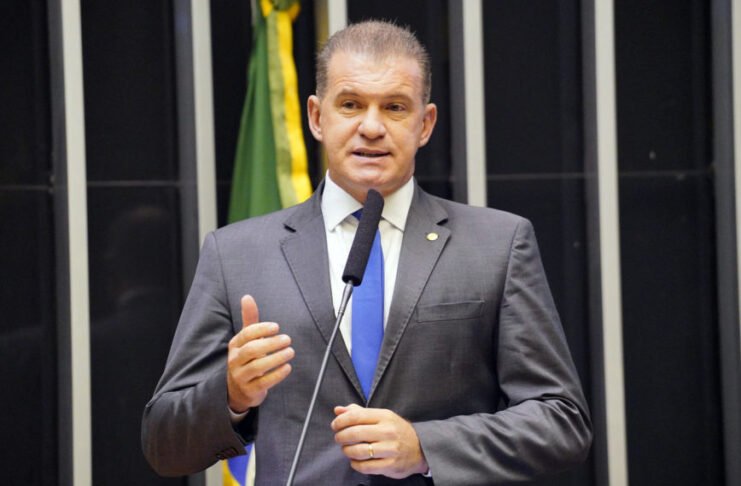 Deputado federal perde mandato por infidelidade partidária