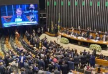 Partido de Bolsonaro lidera derrubada de veto a fundo eleitoral de R$ 5,7 bilhões