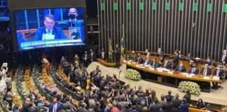 Partido de Bolsonaro lidera derrubada de veto a fundo eleitoral de R$ 5,7 bilhões